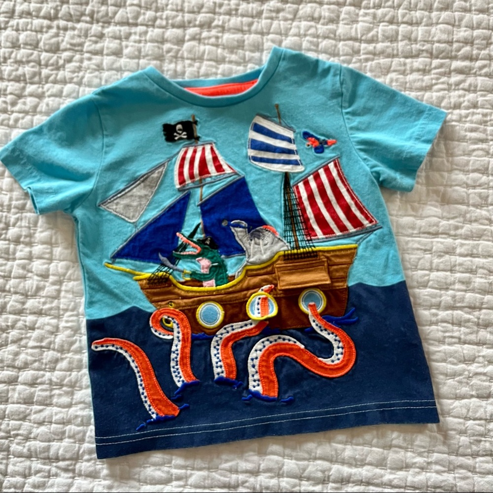 Mini Boden pirate appliqué/embroidered t-shirt - toddler 2-3T